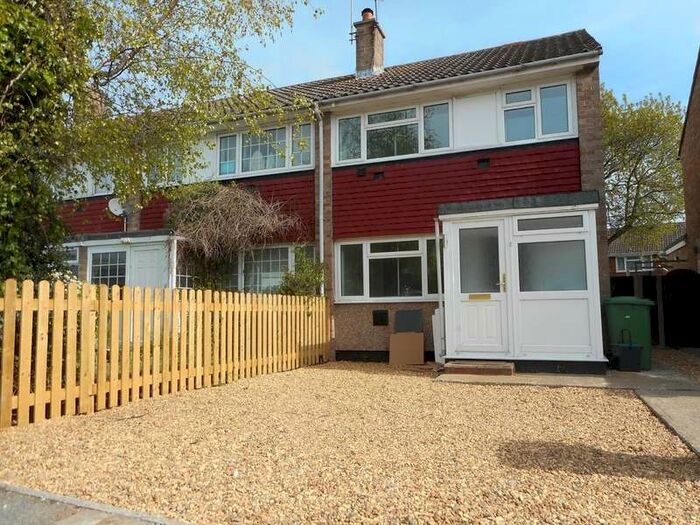3 Bedroom End Of Terrace House To Rent In Benen-stock Road, Stanwell, Staines, TW19