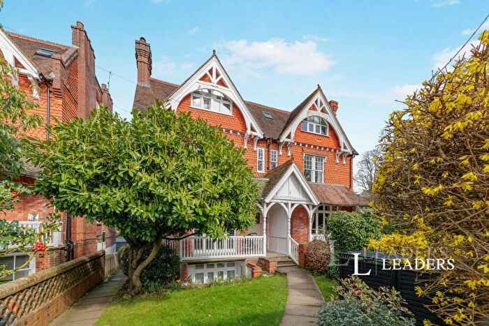 1 Bedroom Flat To Rent In Knoll Road, Dorking, RH4