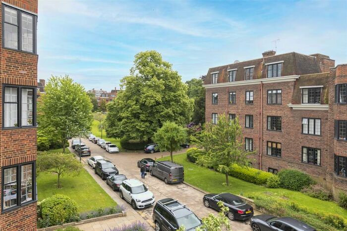 2 Bedroom Flat To Rent In Selwyn House, Manor Fields, Putney, SW15