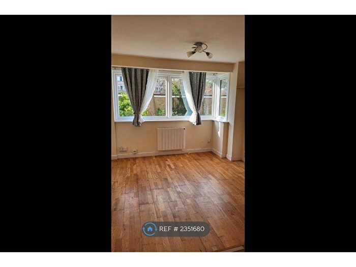1 Bedroom Flat To Rent In Queenswood Gardens, London, E11