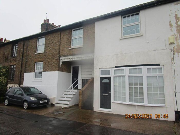 1 Bedroom Flat To Rent In Eastern Esplanade, Southend On Sea, SS1
