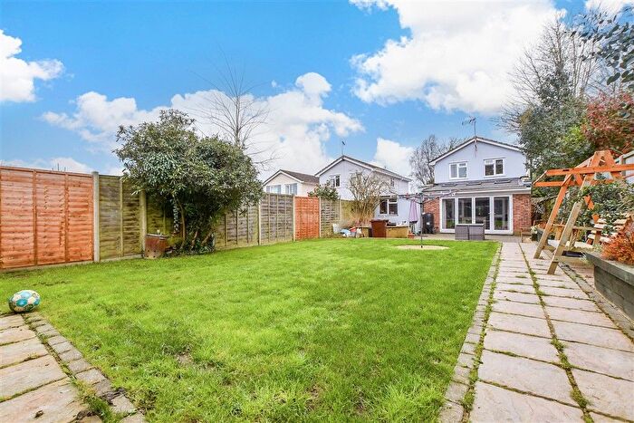 3 Bedroom Link Detached House For Sale In Shrubcote, Tenterden, Kent, TN30