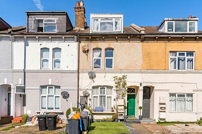 2 Bedroom Apartment For Sale In St. James's Road, Croydon, CR0