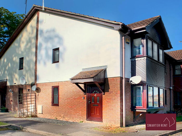 2 Bedroom Cluster House To Rent In Orchard Close, Wokingham, RG40
