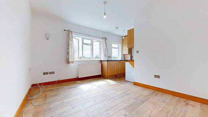 2 Bedroom Flat To Rent In Gunnersbury Avenue, London, W5