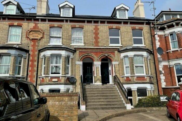 1 Bedroom Flat To Rent In - Folkestone Road, Dover, CT17