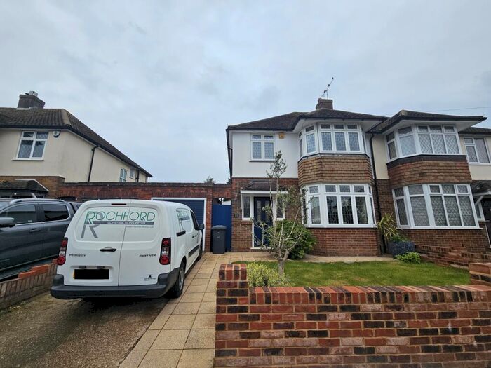 3 Bedroom Semi-Detached House To Rent In Greenways, Luton, LU2