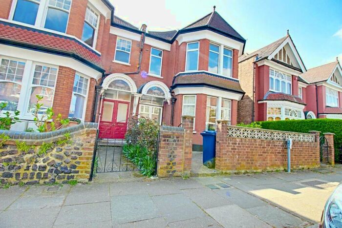 2 Bedroom Flat To Rent In Princes Avenue, Finchley, N3