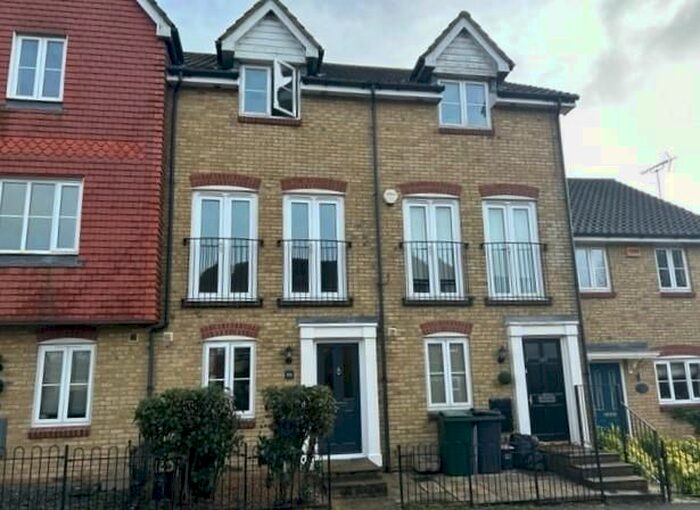 3 Bedroom Property To Rent In Guernsey Way, Kennington, Ashford, TN24