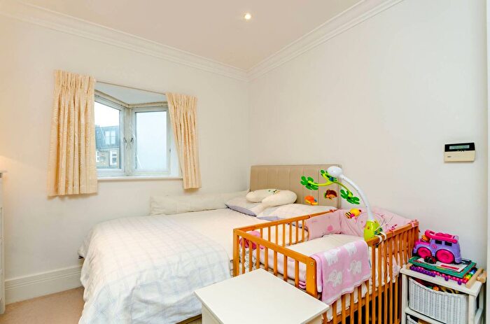 3 Bedroom Property For Sale In Revelstoke Road, Southfields, London, SW18