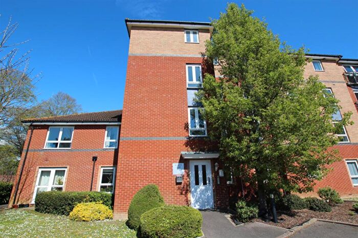 2 Bedroom Flat For Sale In Byron Road, SO50