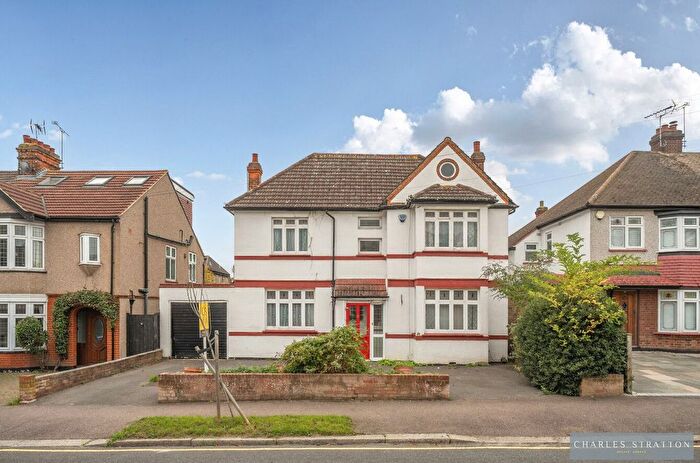 4 Bedroom Detached House For Sale In Gilbert Road, Romford, RM1