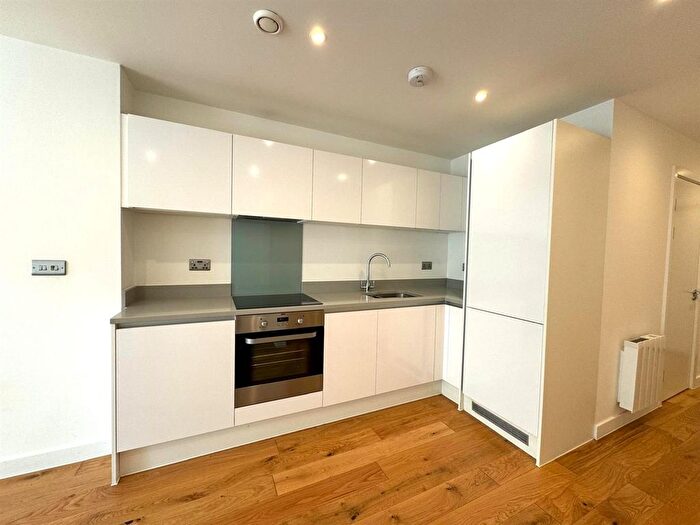 1 Bedroom Flat To Rent In Rockingham Road, Uxbridge, UB8