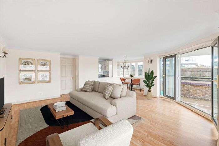 2 Bedroom Flat For Sale In Lombard Road, Battersea, SW11