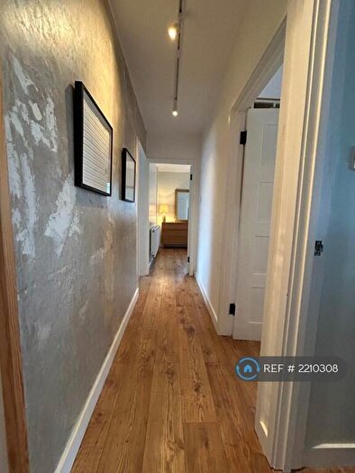 3 Bedroom Flat To Rent In Eglington Court, London, SE15