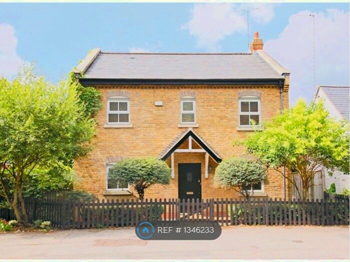 4 Bedroom Detached House To Rent In Cockfosters Road, London, EN4