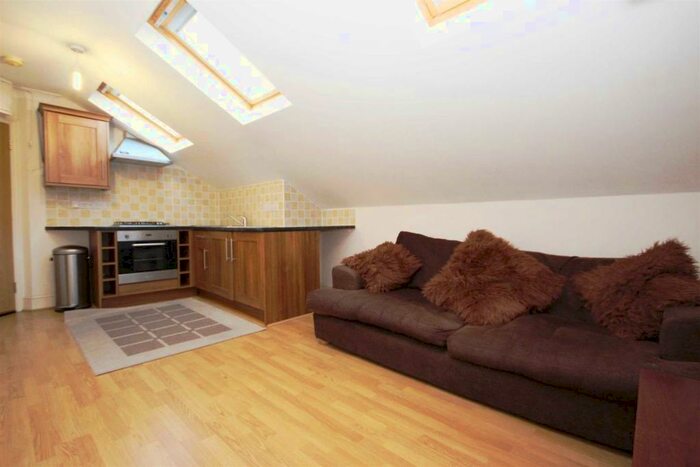 1 Bedroom Flat To Rent In Elmfield Road, Walthamstow, E17