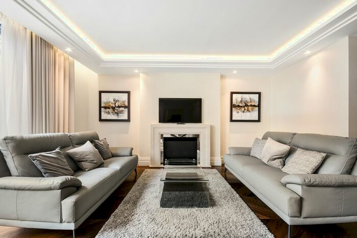 2 Bedroom Flat To Rent In Strand, London, WC2R