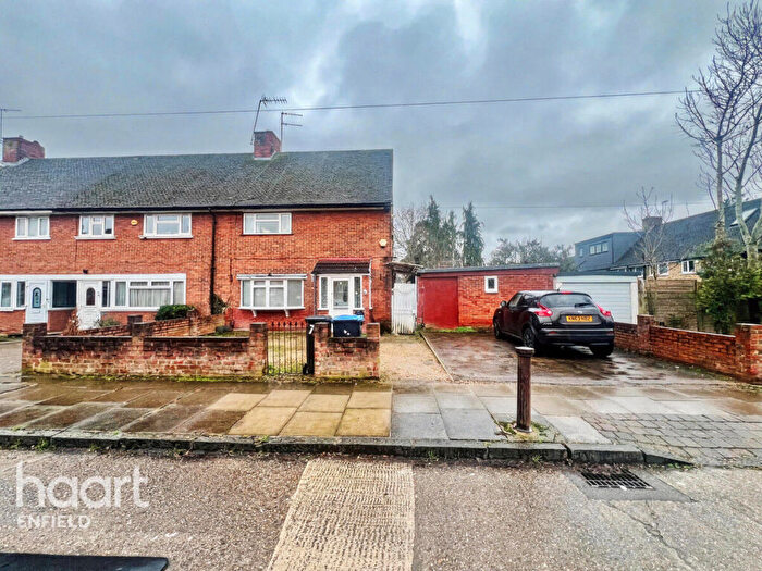 3 Bedroom End Of Terrace House For Sale In Capel Road, Enfield, EN1