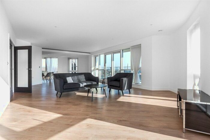 3 Bedroom Flat To Rent In Quartz House, Dickens Yard, London, W5