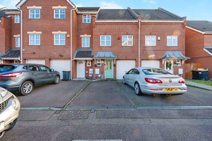 3 Bedroom Town House For Sale In Haynes Road, Bedford, MK42