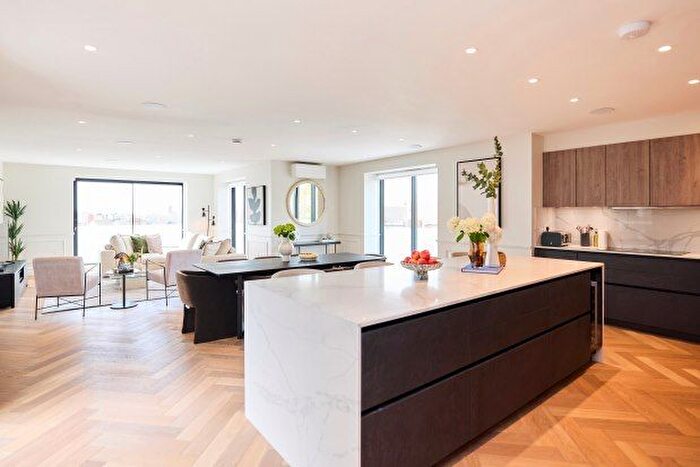 3 Bedroom Property To Rent In Temple Fortune Lane, London, NW11