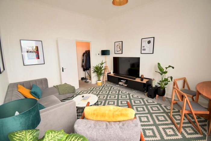 2 Bedroom Flat To Rent In Tulse Hill, London, SW2