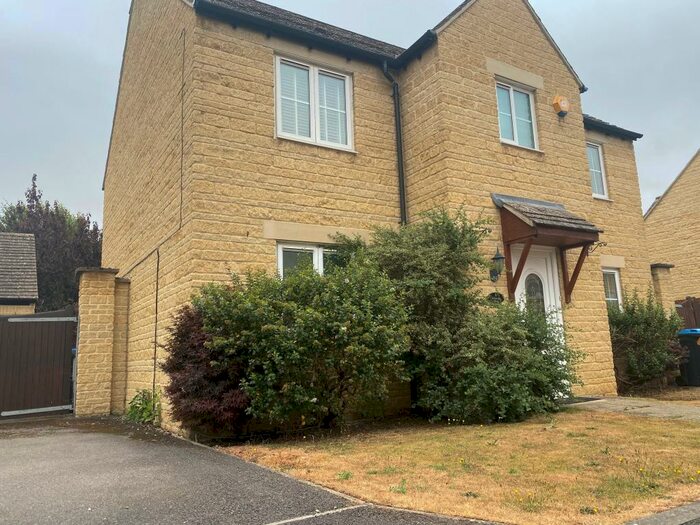 4 Bedroom House To Rent In Hibiscus Way, Carterton, OX18