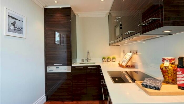 2 Bedroom Flat To Rent In Kensington Gardens Square, Bayswater, London, W2