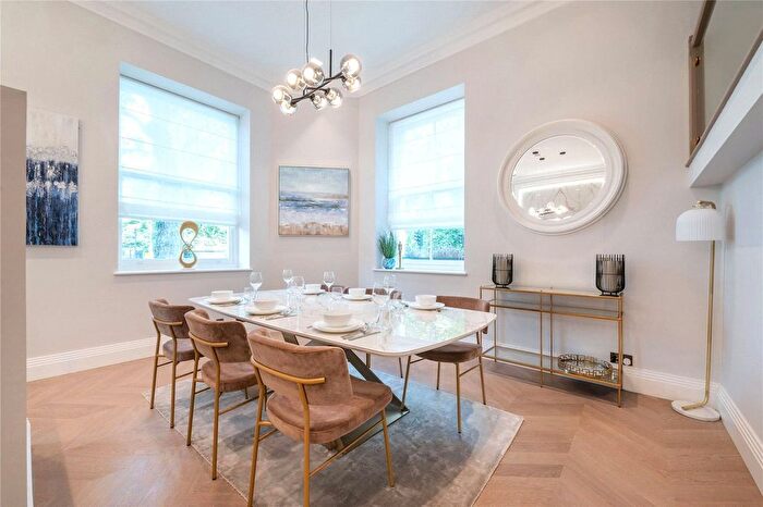 3 Bedroom Flat To Rent In Palace Gate, Kensington, W8