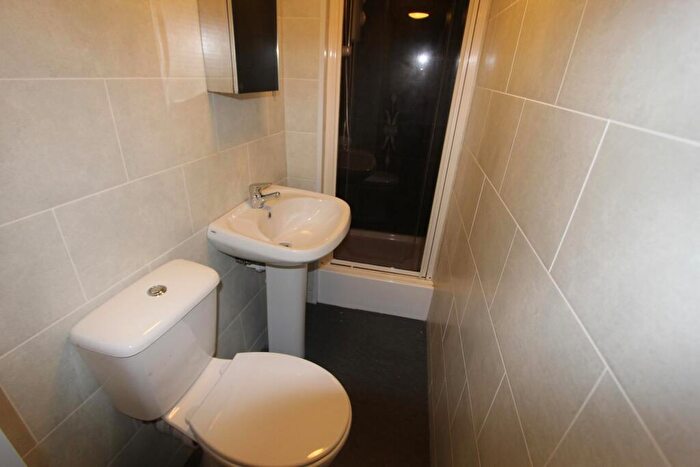 6 Bedroom House To Rent In Stanmore Crescent, Leeds, LS4