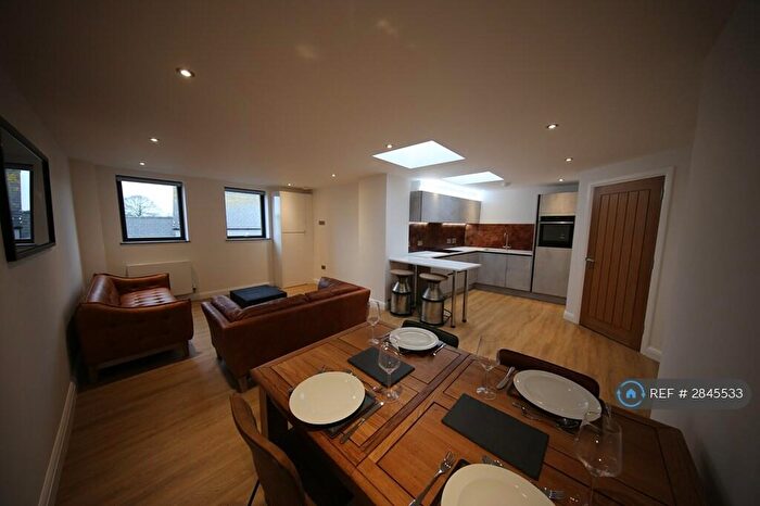 2 Bedroom Flat To Rent In Wood St, Swindon, SN1