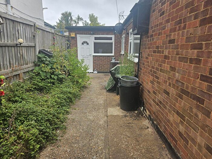 1 Bedroom Flat For Sale In Chesterfield Avenue, Benfleet, SS7