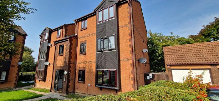 2 Bedroom Flat To Rent In Bull Close, Grays, RM16