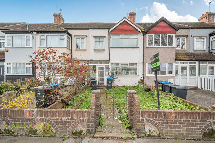 3 Bedroom Terraced House For Sale In Mitcham Road, Croydon, CR0