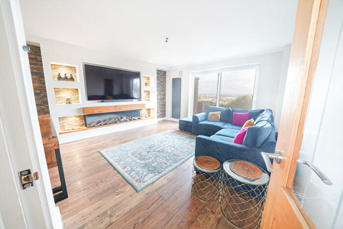 4 Bedroom Semi-Detached House For Sale In Barnabas Close, Swansea, SA5