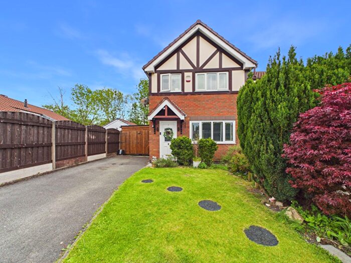 3 Bedroom Semi-Detached House For Sale In Larkfield Close, Ashton-Under-Lyne, Greater Manchester, OL7