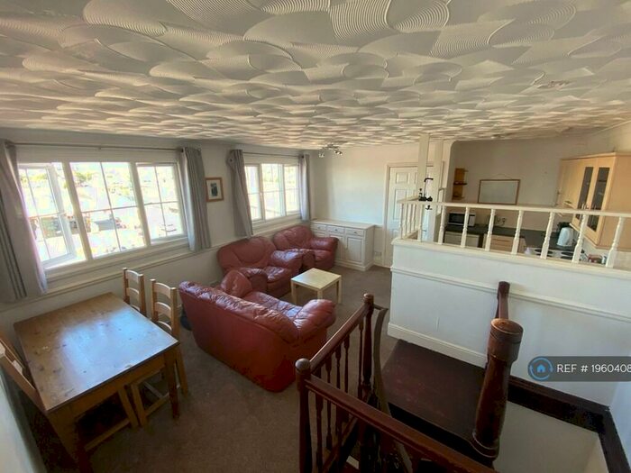 4 Bedroom Flat To Rent In Frensham Court, Southsea, PO4