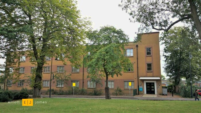 1 Bedroom Flat To Rent In Charteris Road, Woodford Green, IG8