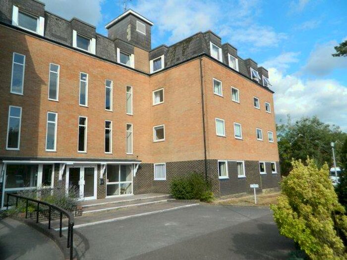 2 Bedroom Flat To Rent In Tymperley Court, Kings Road, RH13