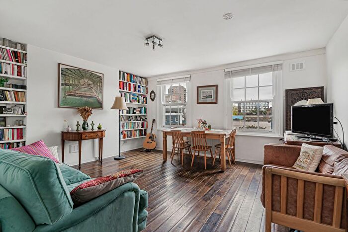 2 Bedroom Maisonette For Sale In Kennington Road, London, SE11