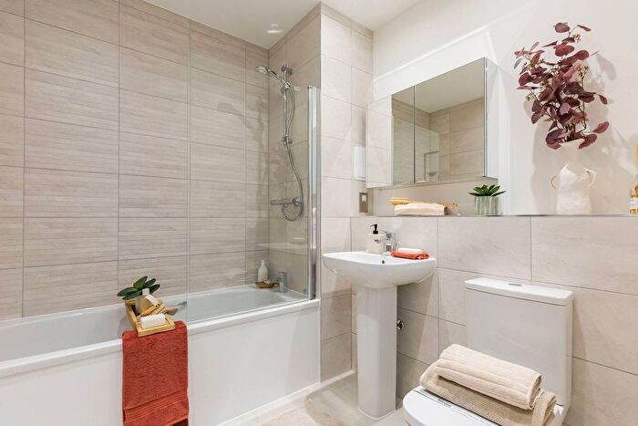2 Bedroom Flat For Sale In The Silverton, Royal Docks, E16