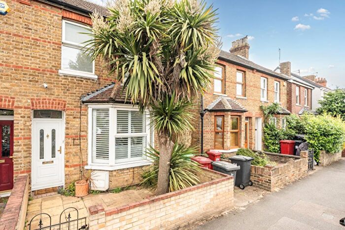 3 Bedroom Semi-Detached House For Sale In Slough, Berkshire, SL1