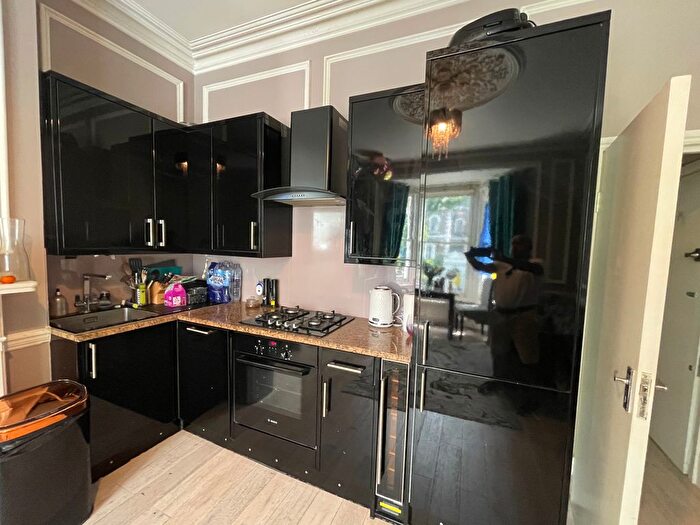 1 Bedroom Flat To Rent In Hammersmith Grove, Hammersmith, London, W6