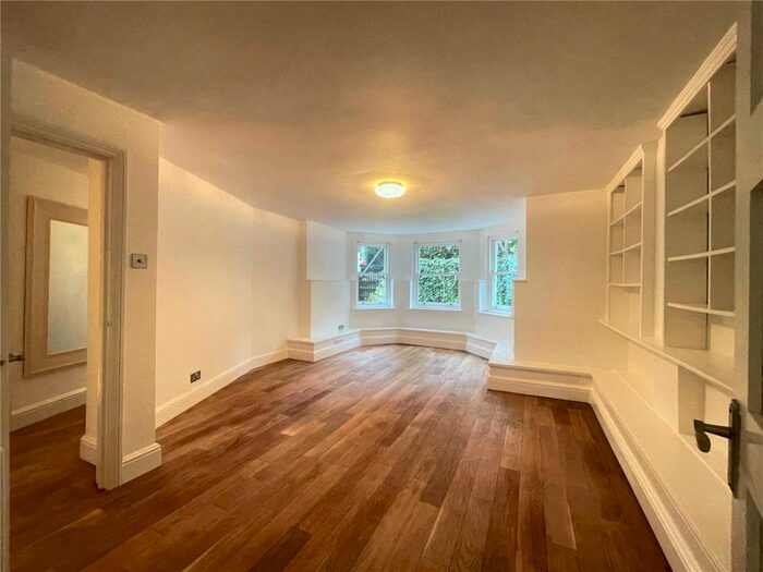 2 Bedroom Apartment To Rent In Stapleton Hall Road, London, N4