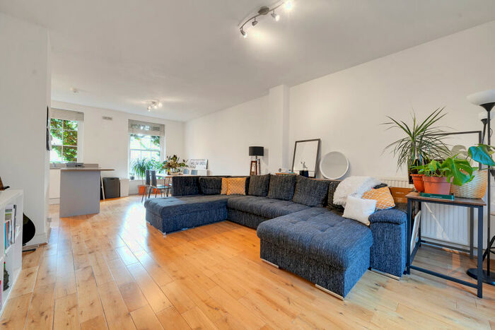 3 Bedroom Terraced House To Rent In Islington Green, Islington, London, N1