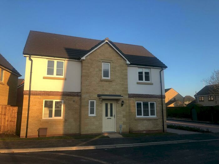 4 Bedroom Detached House To Rent In Defroscia Close, Calne, SN11