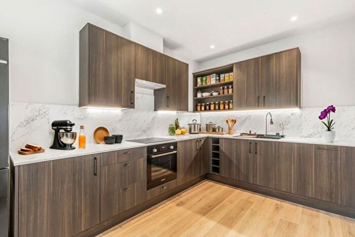 2 Bedroom House To Rent In Bredhurst Close, London, SE20