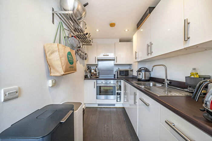 2 Bedroom Apartment For Sale In Tidemill Way, London, SE8
