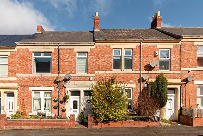 3 Bedroom Flat For Sale In Northbourne Street, Gateshead, Tyne And Wear, NE8